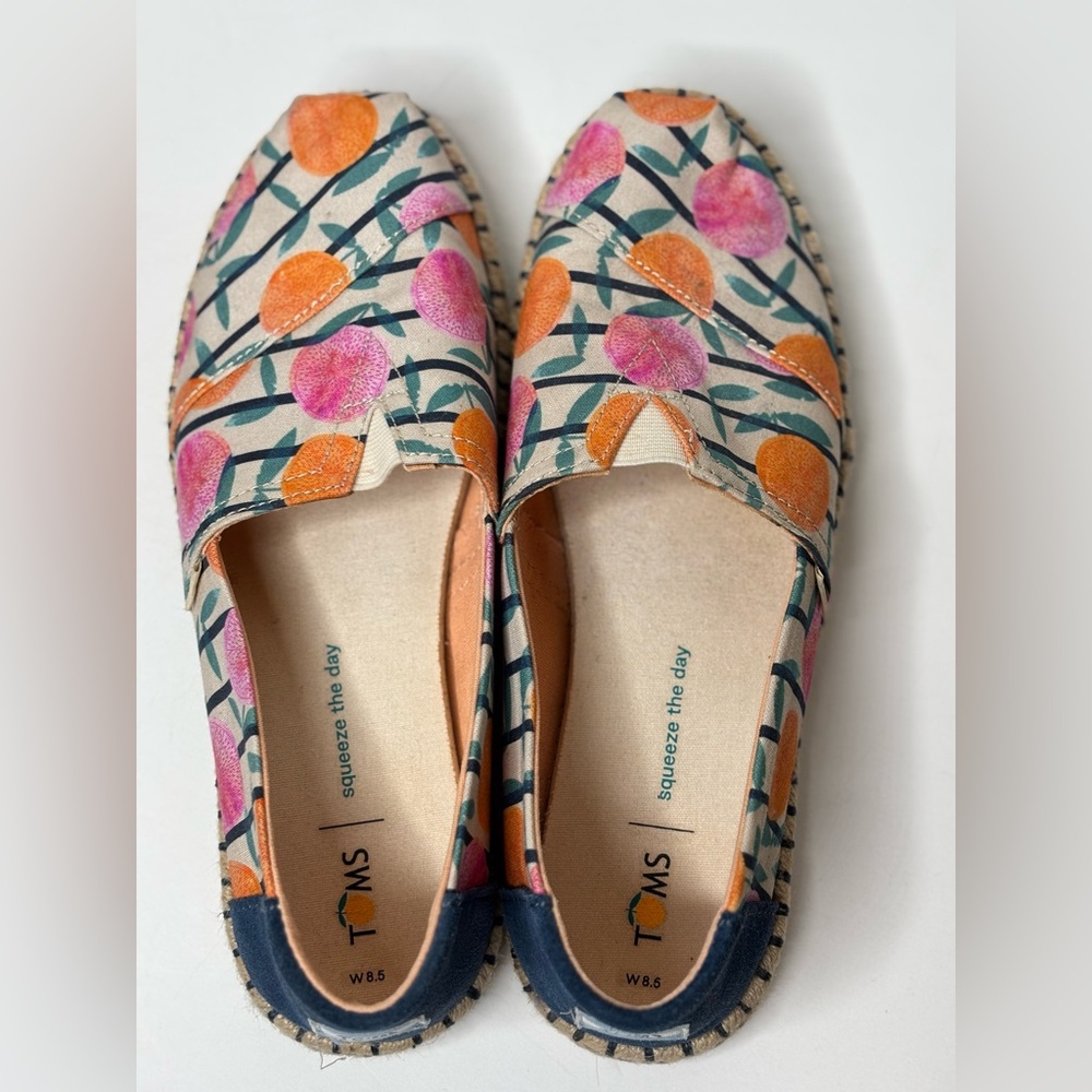 TOMS Espadrille Flats Fruit Pattern Women Size 8.5 Shoes